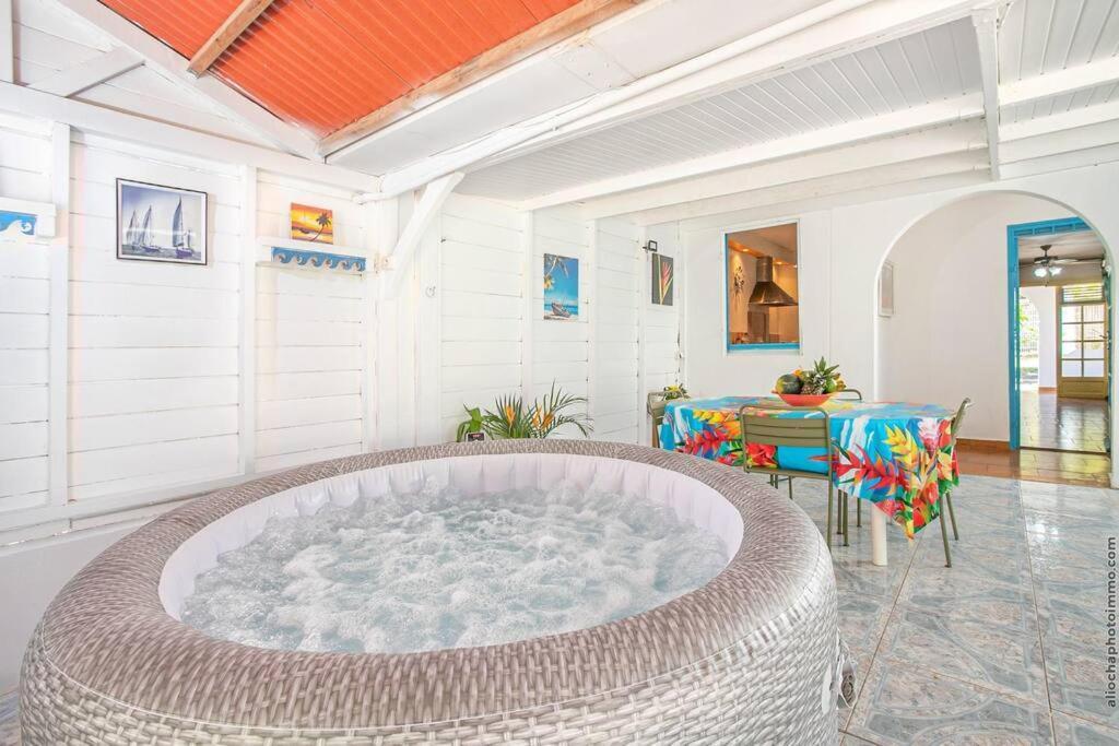 La Villa Du Rocher Du Gaiac Avec Spa Le Diamant Zewnętrze zdjęcie